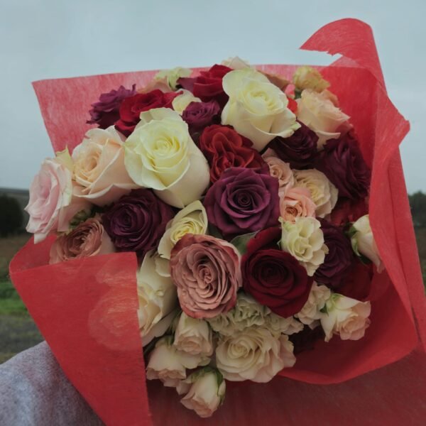 Ramo de rosas variadas