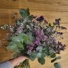 Ramo de eucalipto, limonium y paniculata
