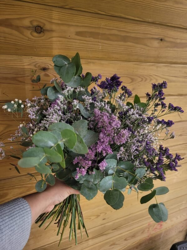 Ramo de eucalipto, limonium y paniculata
