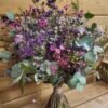Ramo de eucalipto, flor de cera, limonium y paniculata