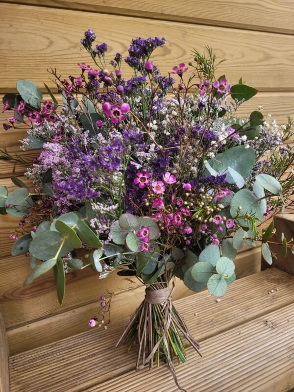 Ramo de eucalipto, flor de cera, limonium y paniculata