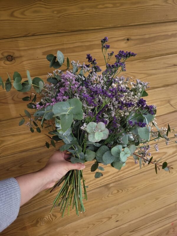 Ramo de eucalipto, limonium y paniculata