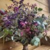 Ramo de eucalipto, flor de cera, limonium y paniculata