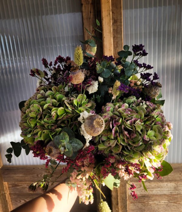 "Ramo Atenea" de Hortensias y papaver