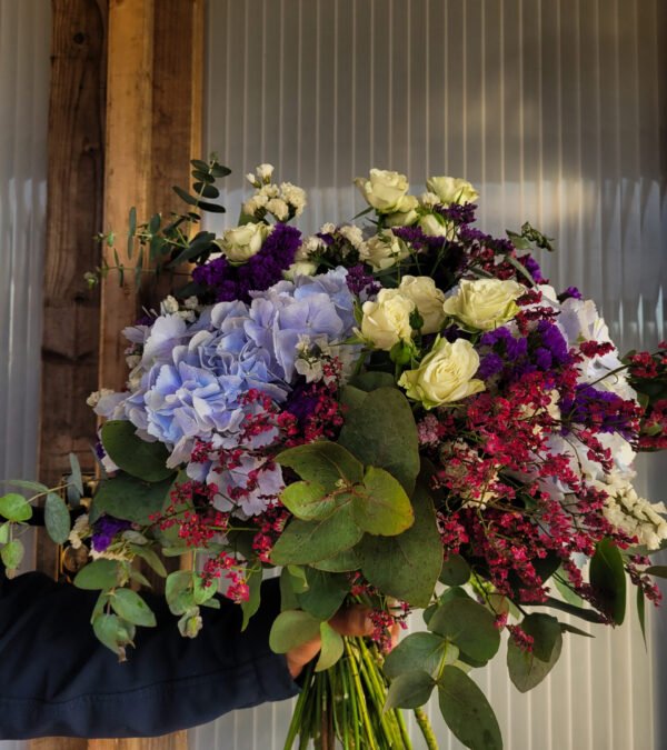 "Ramo Celia" de Hortensias y rosas