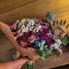 "Ramo Laura" con una hortensia y follaje