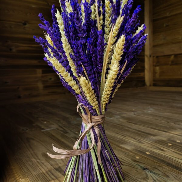 Ramo de lavanda preservada y trigo