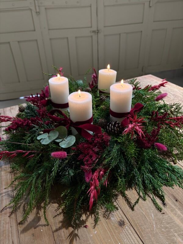 Centro navideño con velas